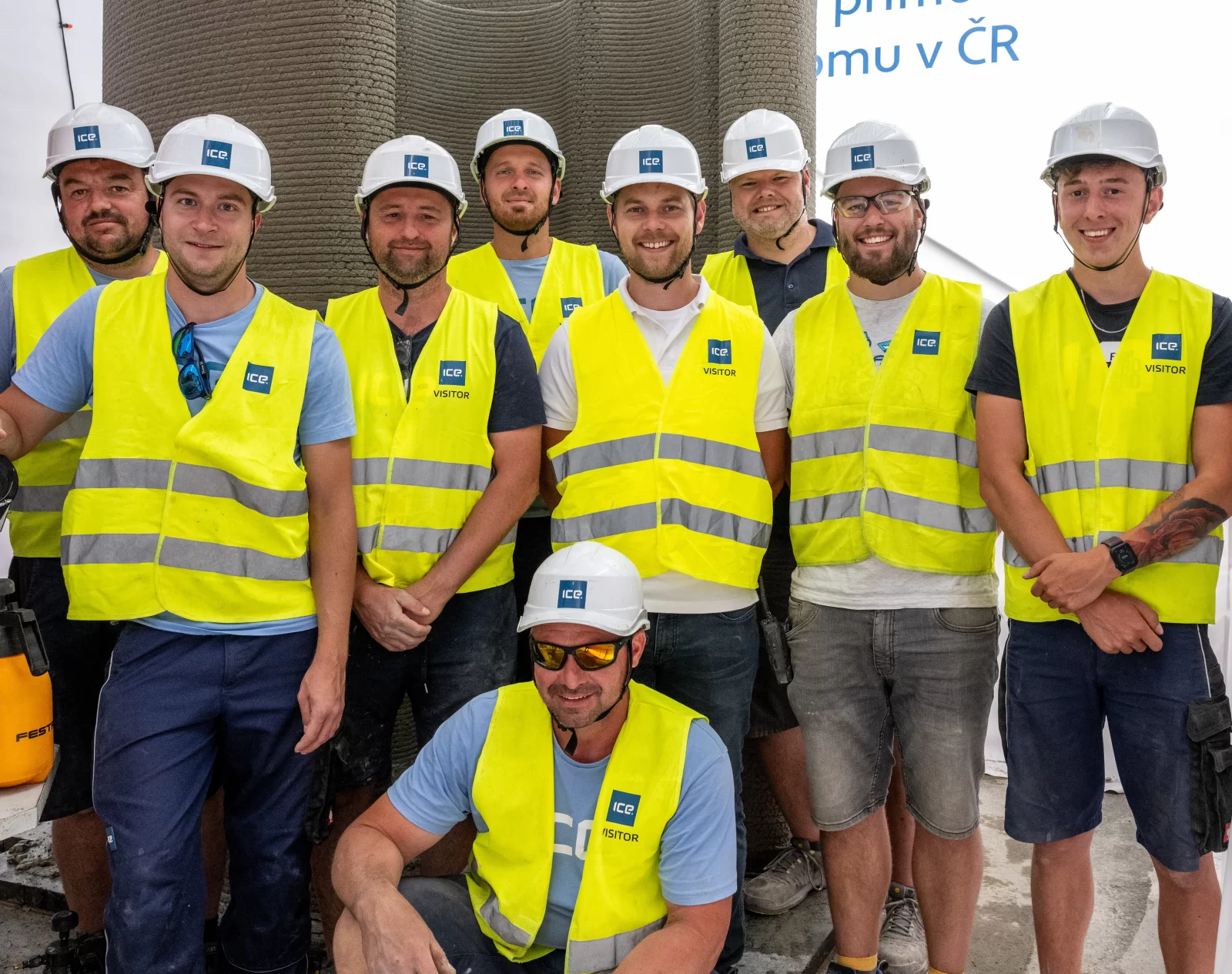 The smooth operation of our 3D concrete printer is ensured by a dedicated team of technicians, concrete technologists, structural engineers, and 3D printing operators.